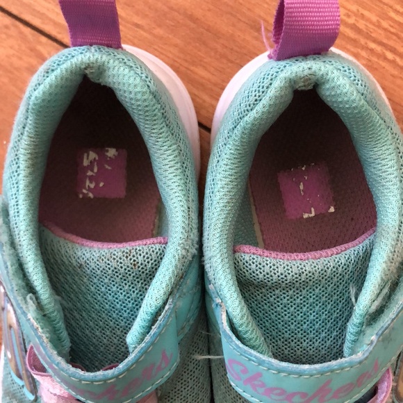 Girl’s size 12 Sketcher runners - Picture 8 of 8
